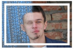 Homme double visage : identité numérique et identité réelle